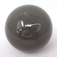 Katzenurne in Kugelform mit schlafender Katze Dunkelgrau
