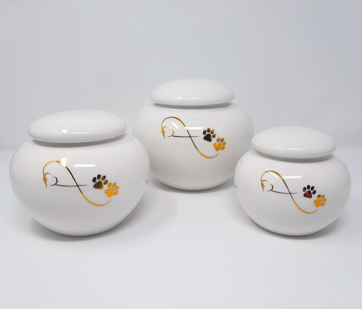 Tierurne in moderner Vasenform mit goldener Endlose Liebe Symbol