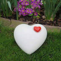 Tierurne für Erdbestattung in Herzform