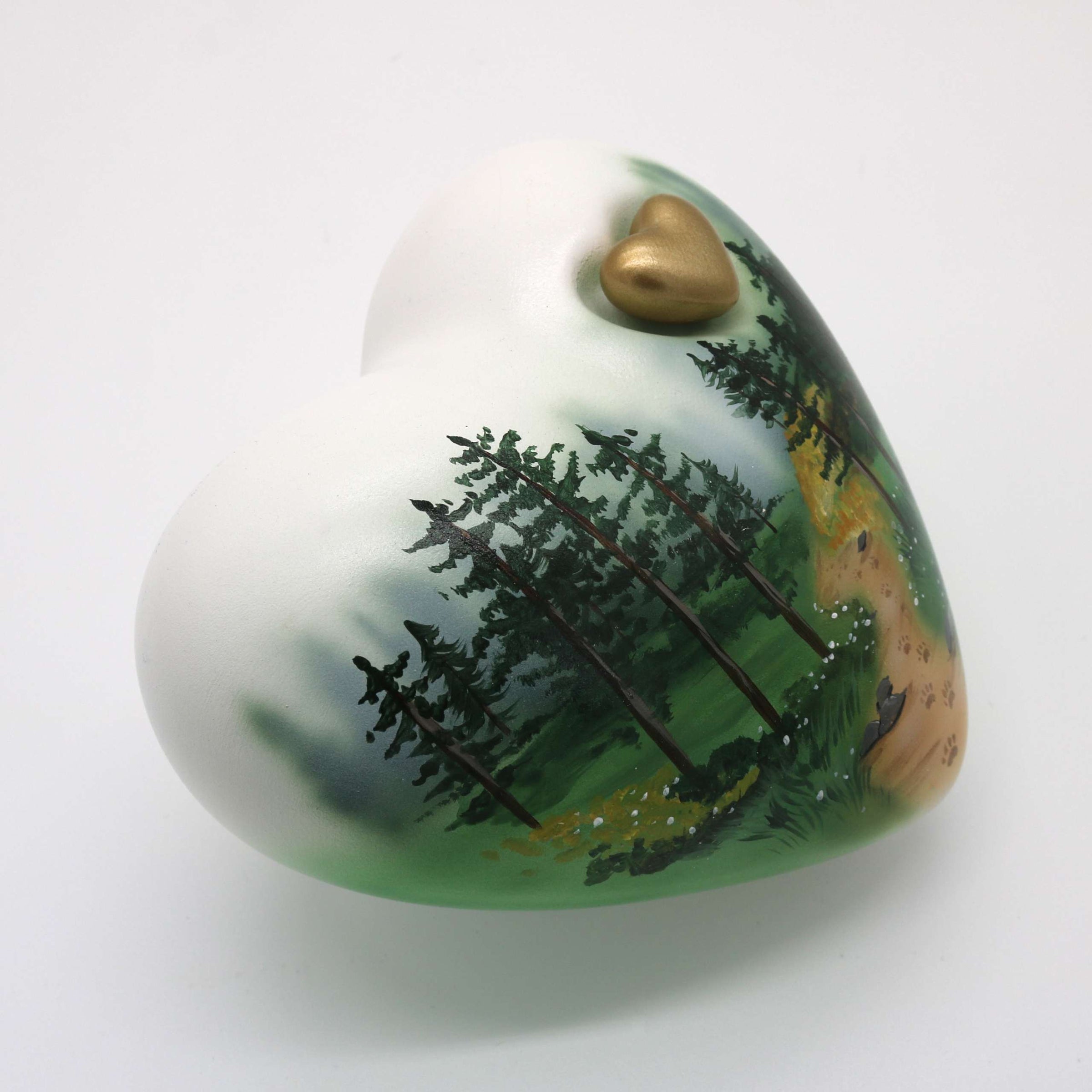 Tierurne in Herzform mit Waldmotiv bemalt