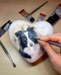 Tierurne in Herzform mit Portrait nach Fotovorlage