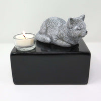 Katzenurne mit Figur einer schlafenden Katze mit Teelicht