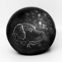 Hundeurne in Kugelform mit Hundemotiv